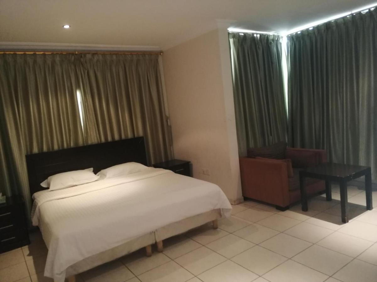 Al Aziziyah Hotel And Suites Chamis Muschait Exterior foto